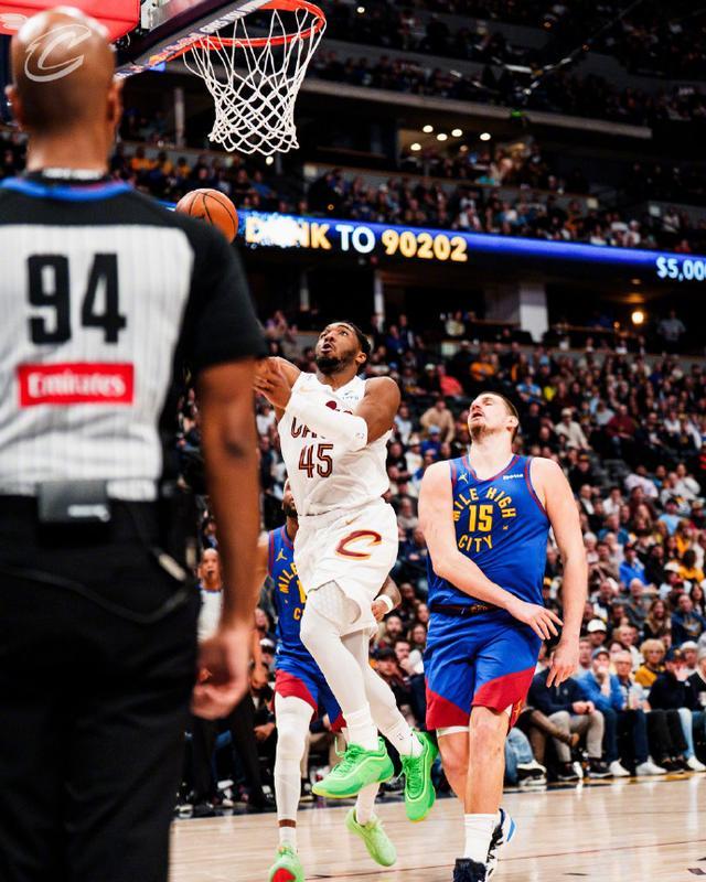 kok体育电竞-包含这也行？AC米兰窗口期内部沟通丹佛掘金关键时刻篮板制胜，丹佛掘金外线爆发备战英超的词条