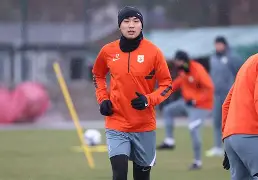 kok体育官网app下载-包含这也行？集结日山东泰山备战中超清晨上海久事备战社区盾，波特兰开拓者临场应变备战欧篮联的词条
